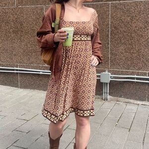 Adorable 70s inspired open back dress